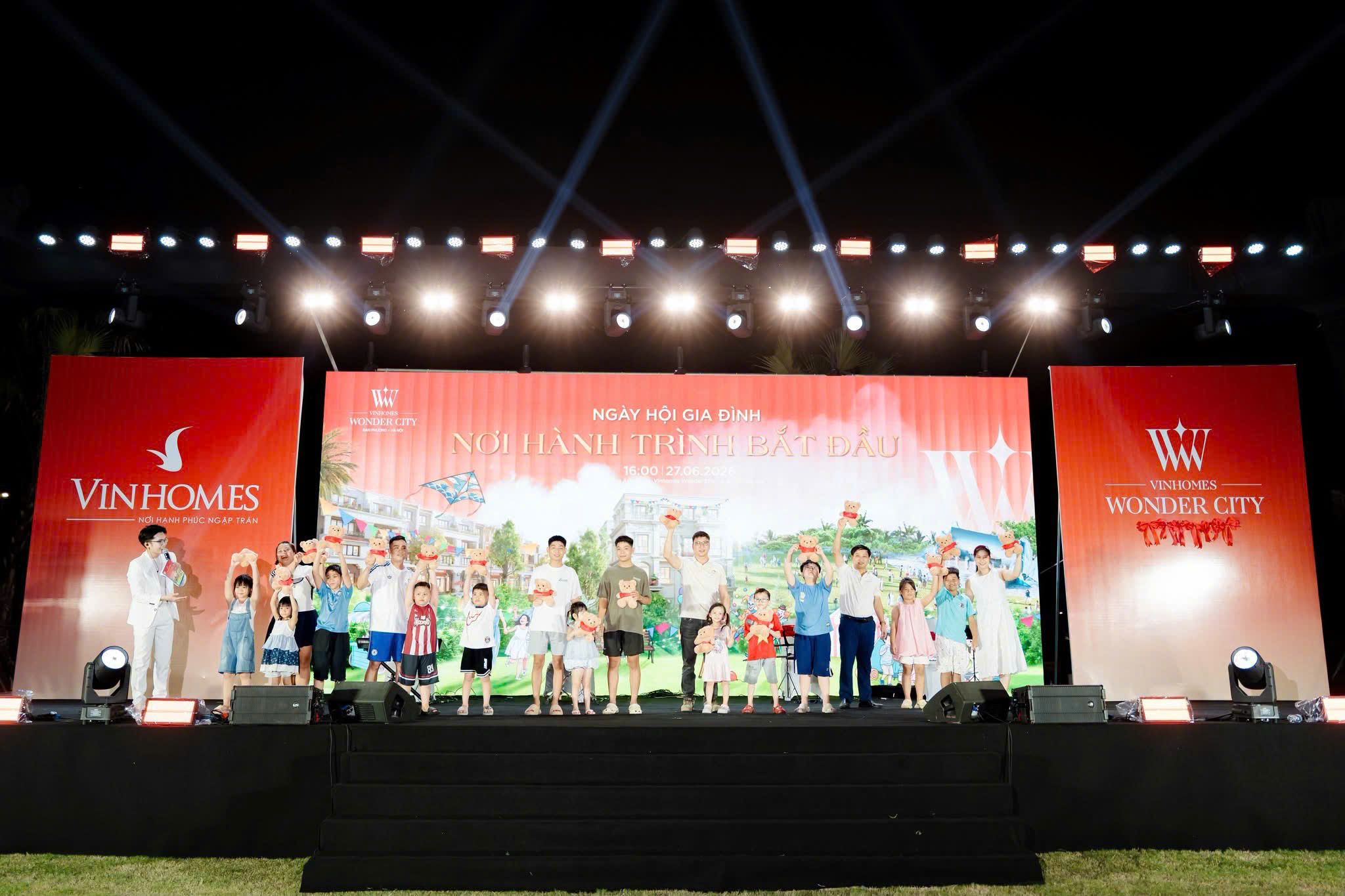 Cư D&acirc;n Chơi Tr&ograve; Chơi Tại Vinhomes Wonder City